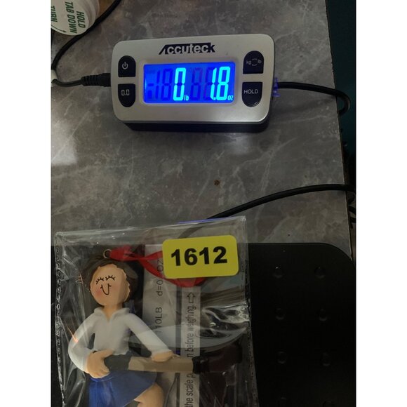 2016 Ornament Central Christmas Tree Hanger Girl Field Hockey Brown Hair - Picture 7 of 7